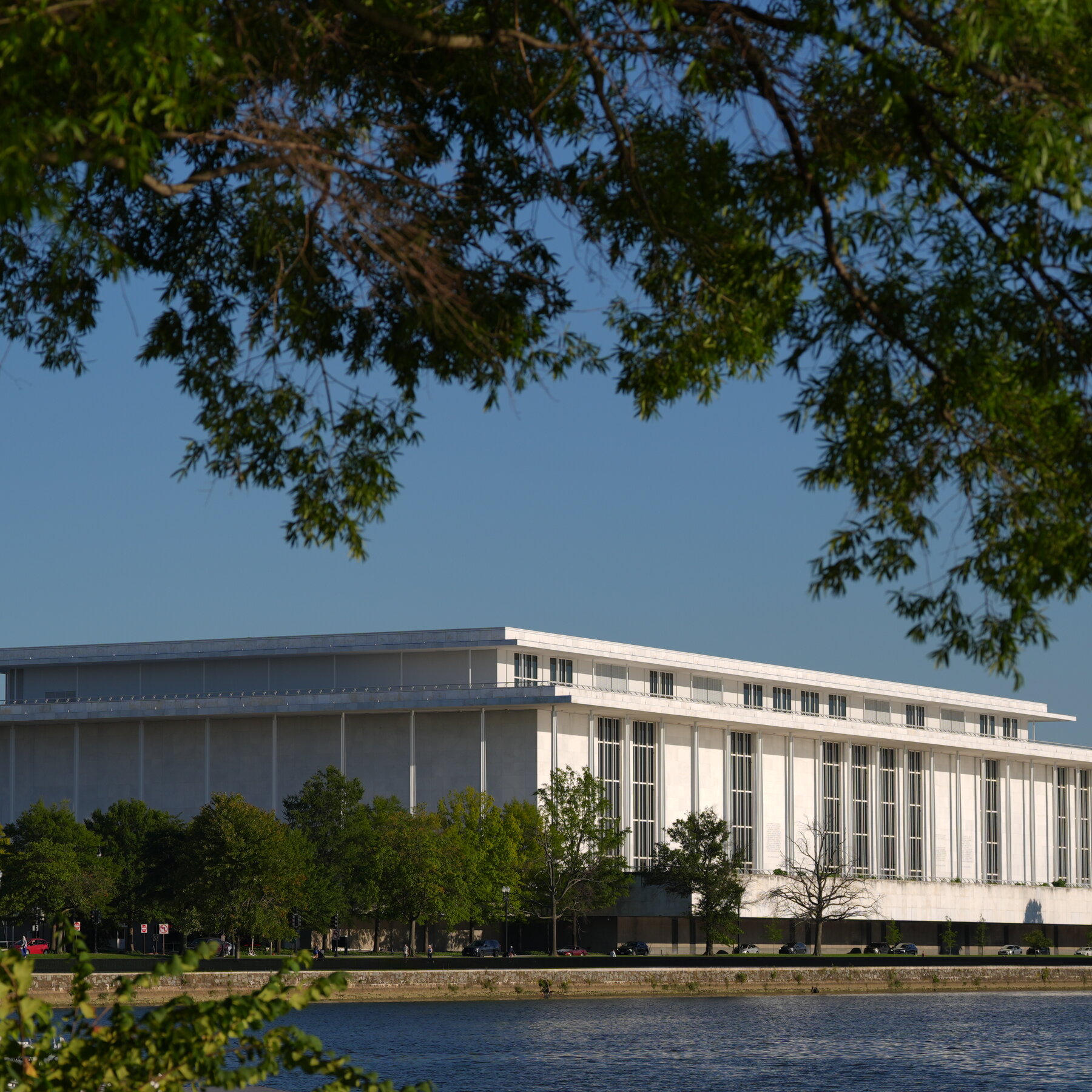Kennedy Center Closure Prompts Legal Fight Over Trump-Backed Renovation