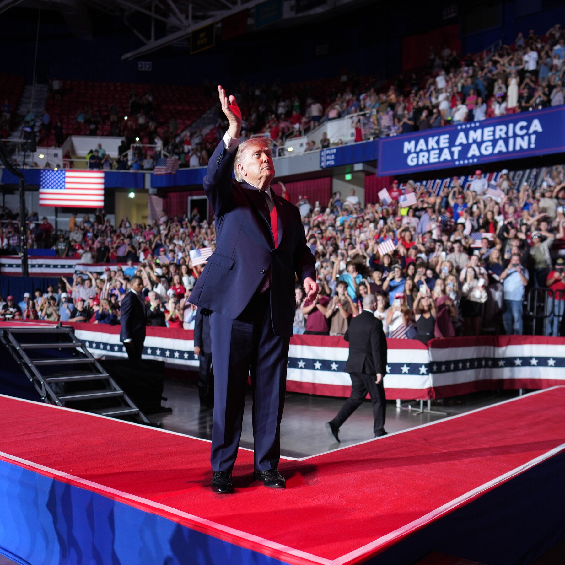 In Alabama, Trump Relives His Glory Days (This Time With Some Empty Seats)
