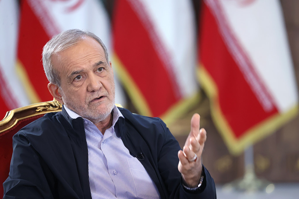 Πεζεσκιάν κατά ΗΠΑ: «Δεν έχει νόημα να διαπραγματευόμαστε με έναν εχθρό που μας απειλεί καθημερινά»