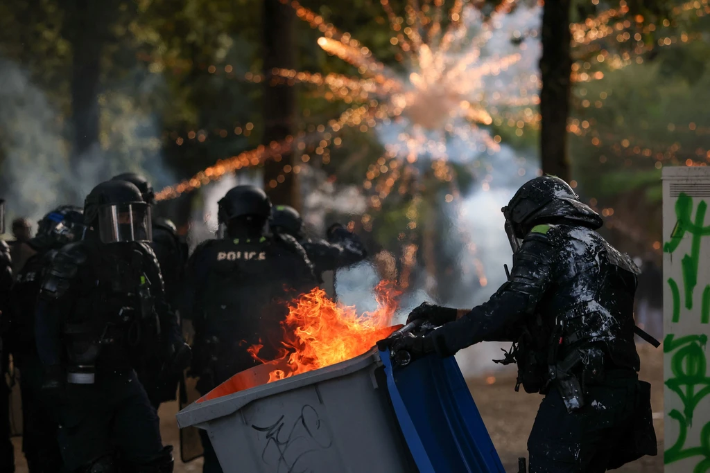 Γαλλία: Πεδίο μάχης οι δρόμοι σε Παρίσι, Λυών, Μασσαλία – Εισβολές σε δημαρχεία, εμπρησμοί και εκατοντάδες συλλήψεις