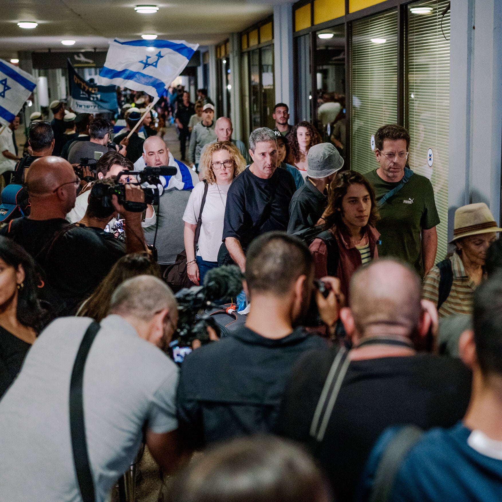 FlyDubai Passenger Who Helped Subdue Pilot Describes Stabbing Attack in Cockpit