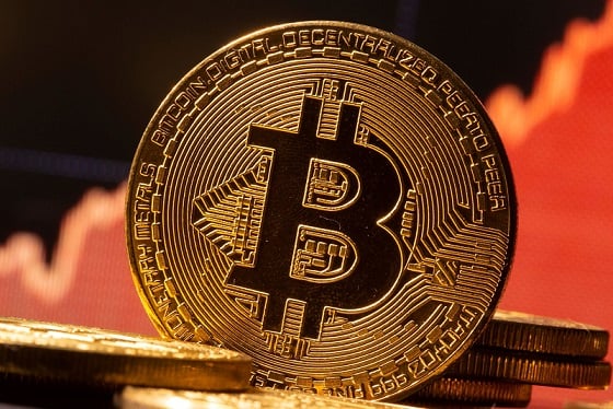 Bitcoin coils at $85,337 in bull trap or breakout setup: Live