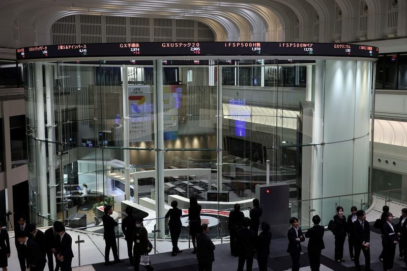 World shares, euro slide as high oil prices, fiscal worries linger