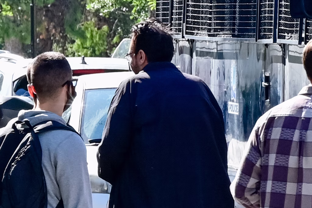 Απάτη σε βάρος του ΕΦΚΑ: Σήμερα οι απολογίες Φίλιππου Καμπούρη και άλλων κατηγορουμένων για βαριά εγκληματική δράση