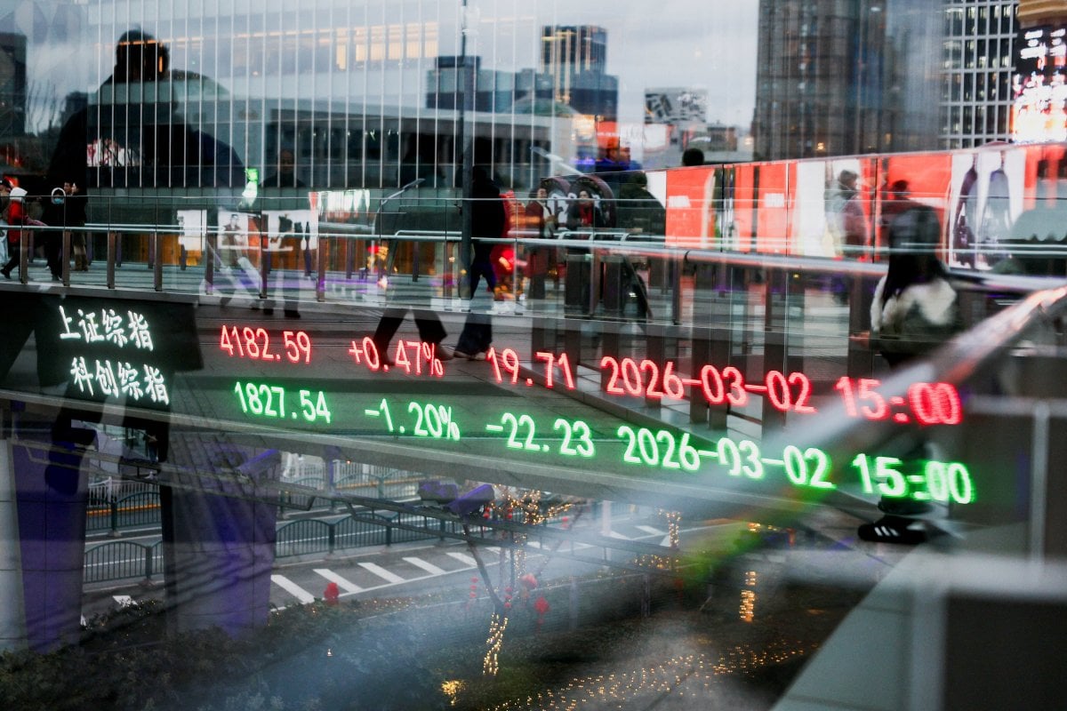 Finance of America CIO Jeremy Prahm sells $79,202 in FOA shares